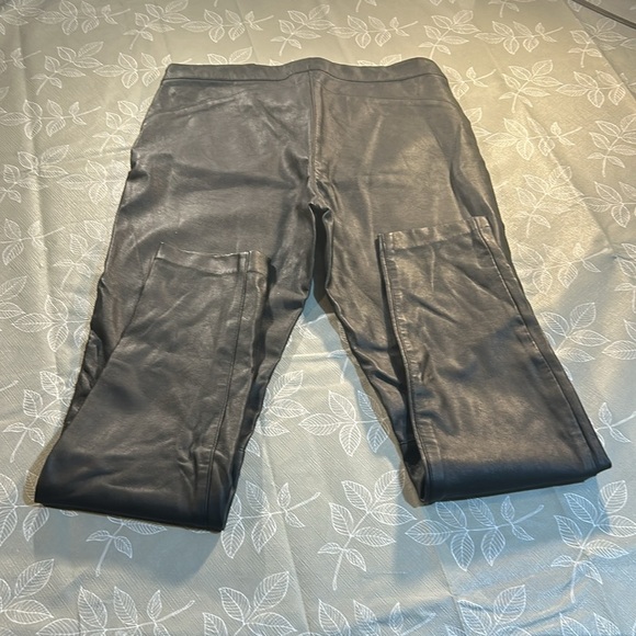 Ladies H&M Skinny Pant. - Picture 4 of 7